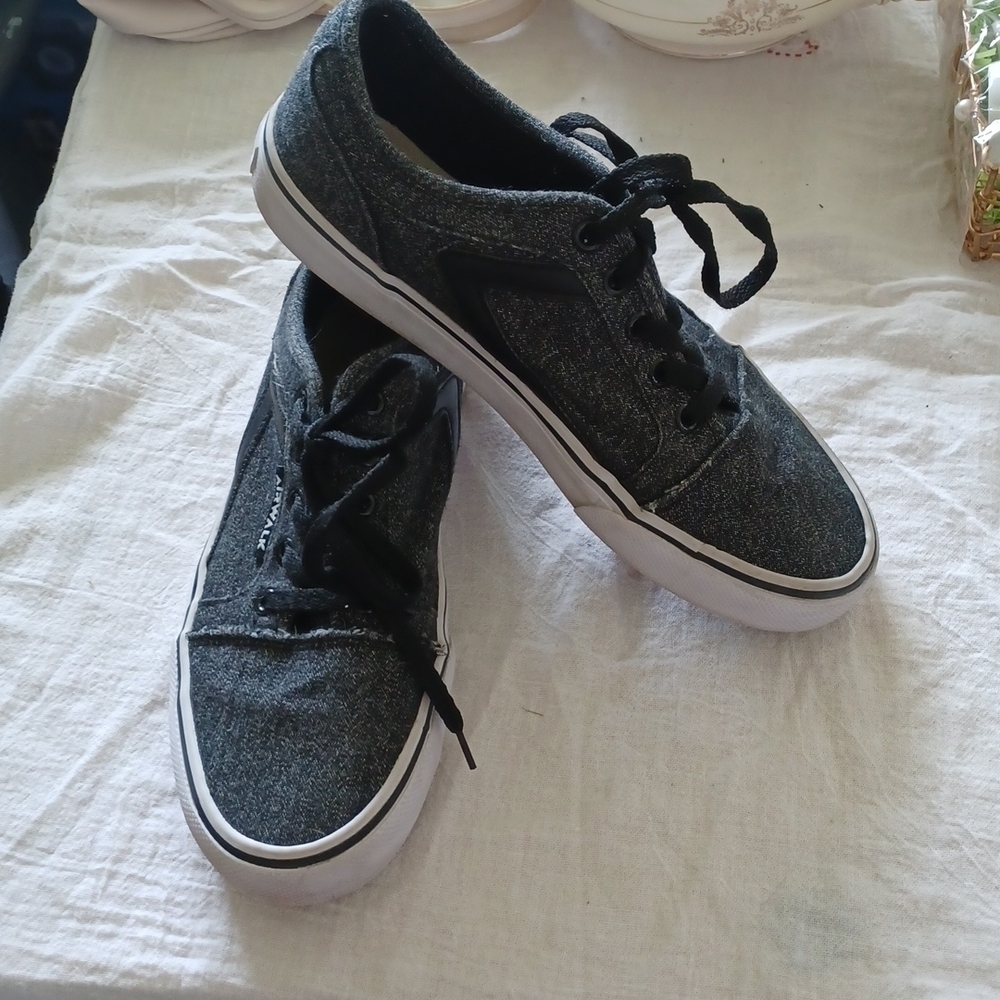 Airwalk Men's Rieder Grey Black Canvas Sneakers 7M